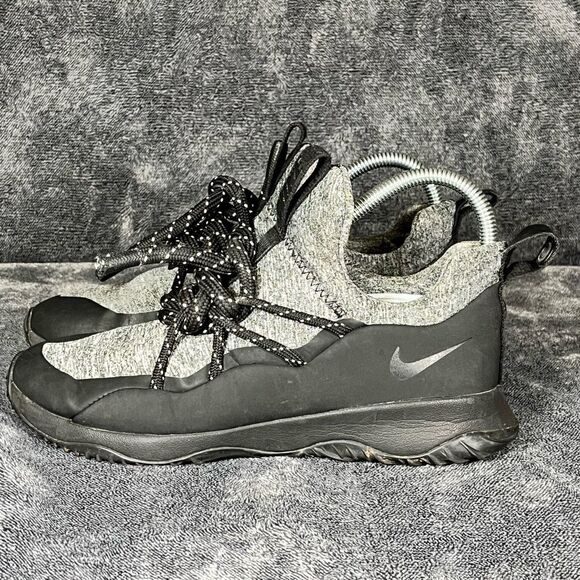 Nike Women’s City Loop size 6.5 - Picture 1 of 7